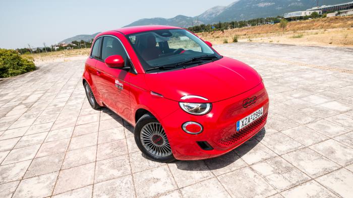  Fiat 500e RED: Με ηλεκτρική αυτονομία σχεδόν 300 χλμ! 